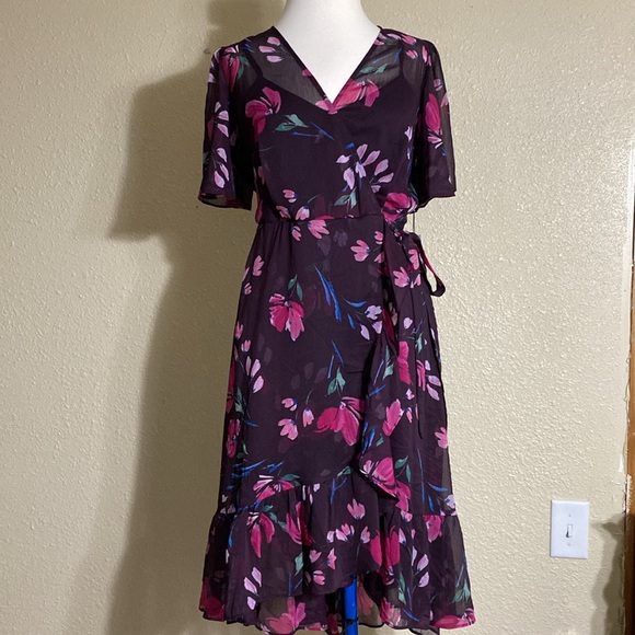 NWT Calvin Klein Floral Flutter Sleeve Faux Wrap Dress Size 4 - Picture 3 of 15